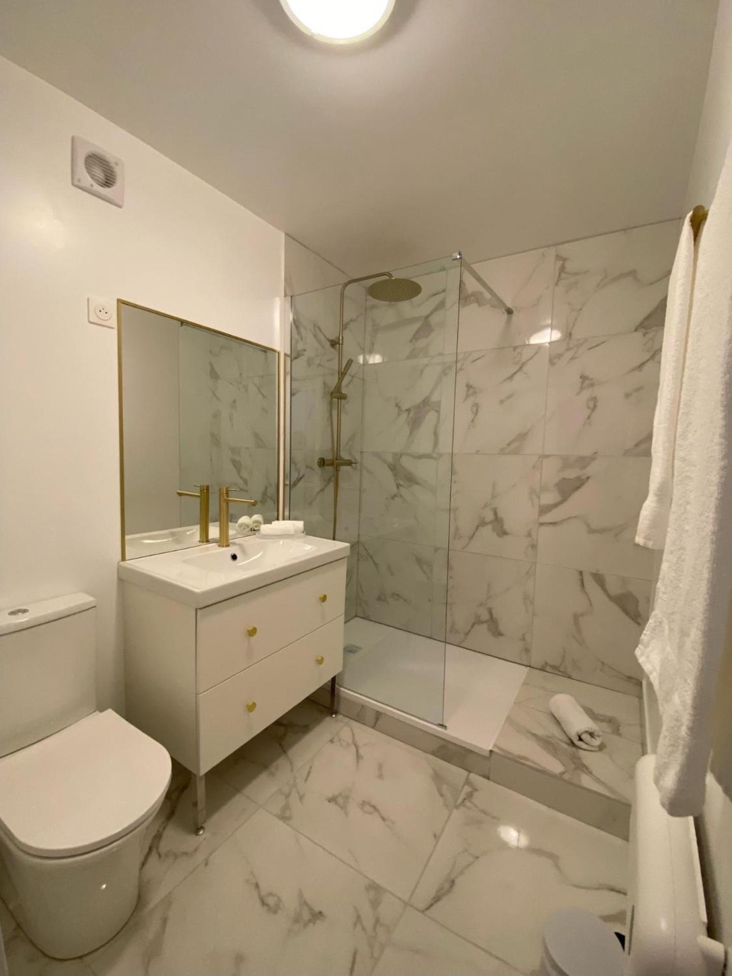 Izeien Azpian Bed & Breakfast Арконг Екстериор снимка